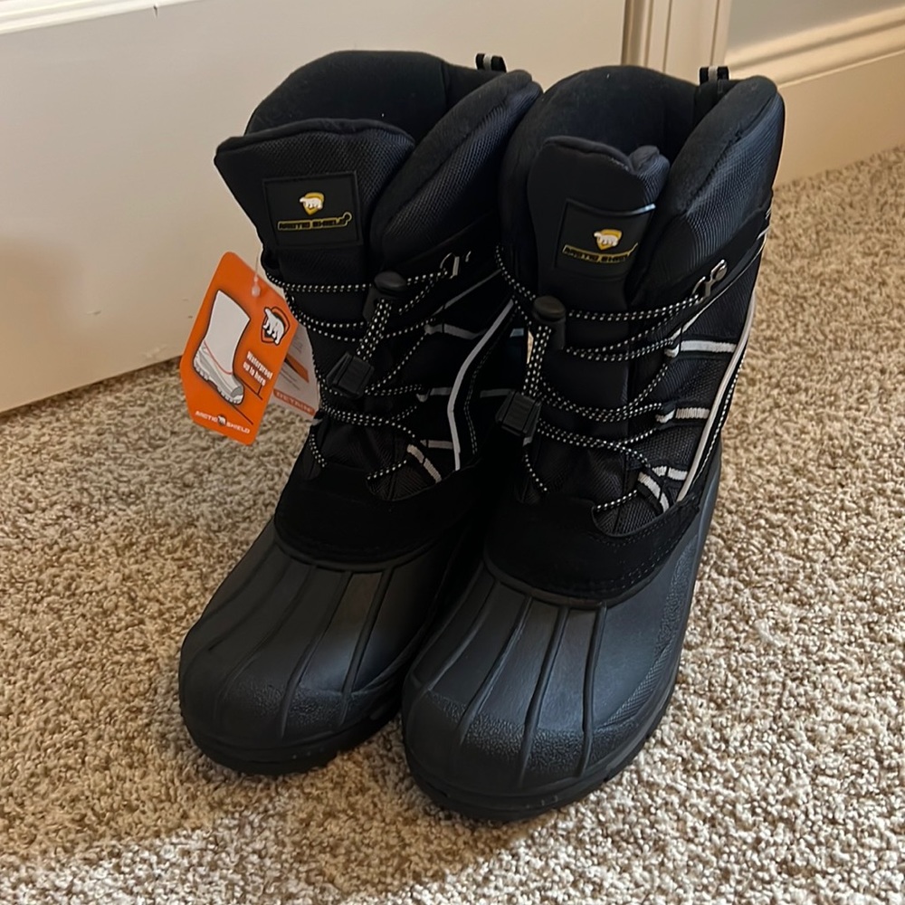 NWT Arctic Shield Snow Boots